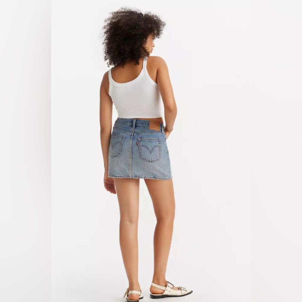 Levi’s Denim iconic Mini Skirt NWT raw hem size 34 woman’s 14 button fly 90s